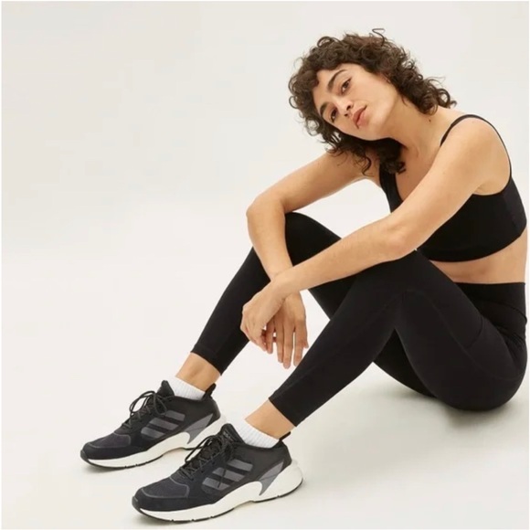 NWT Everlane Perform Sports Bra Black L Scoop Neck Workout Yoga Wicking - Picture 4 of 11